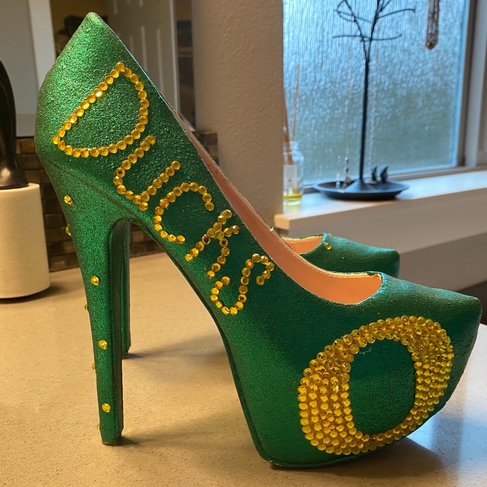 Custom Oregon Ducks heels